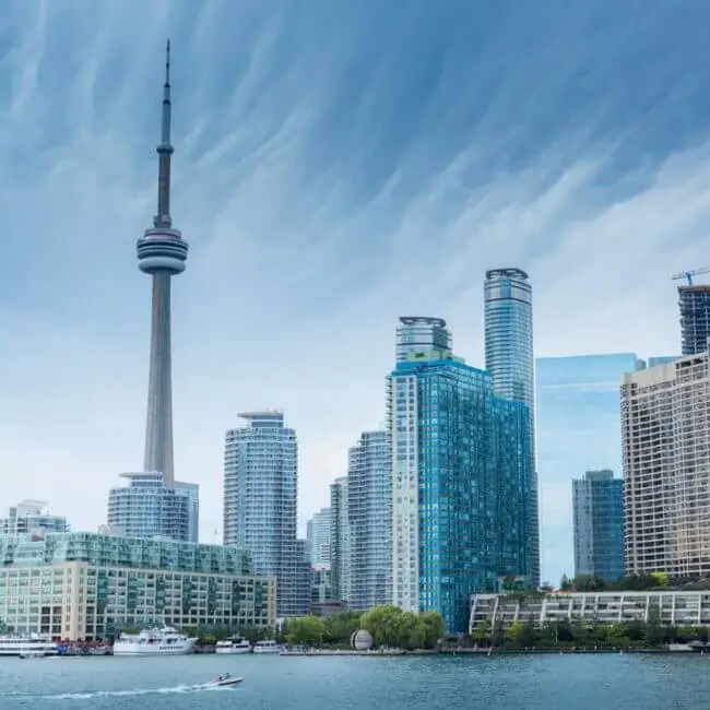 Canadian landscape, mountains and lakes representing the immigration pathway
